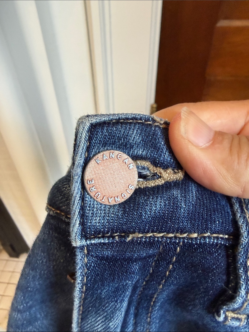 Kancan Frayed V-Notch Ankle Jeans in Medium Blue- worn about 4-5 times. 60 reta - Picture 4 of 7